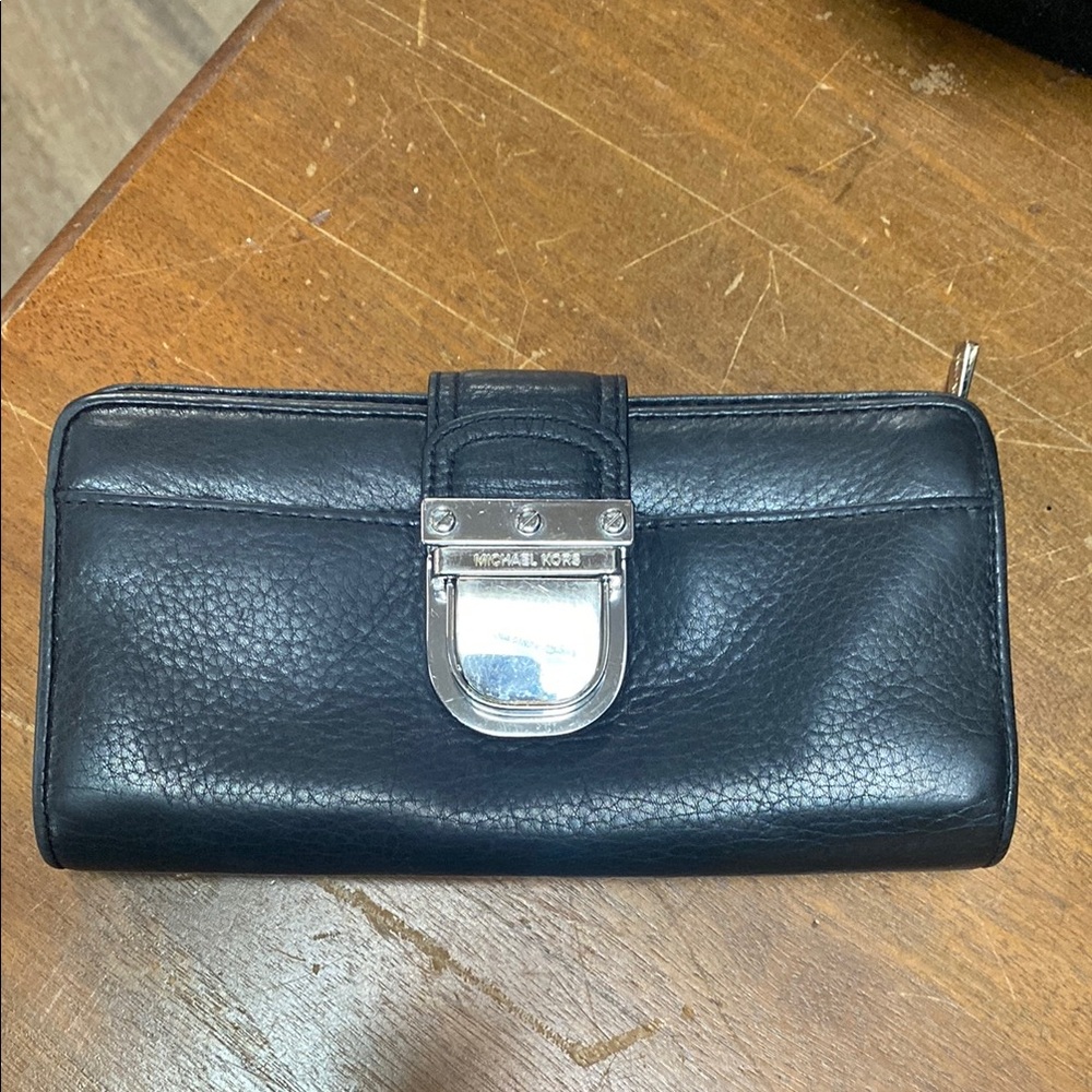 MICHAEL Michael Kors Black Key & Card Holder with Silver-Toned Clasp